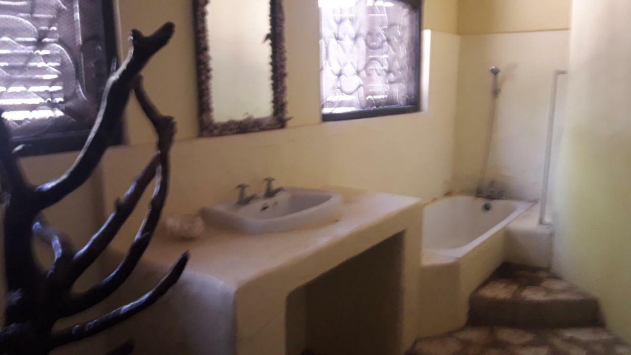 Kiloran Funzi House Panzió Kültér fotó