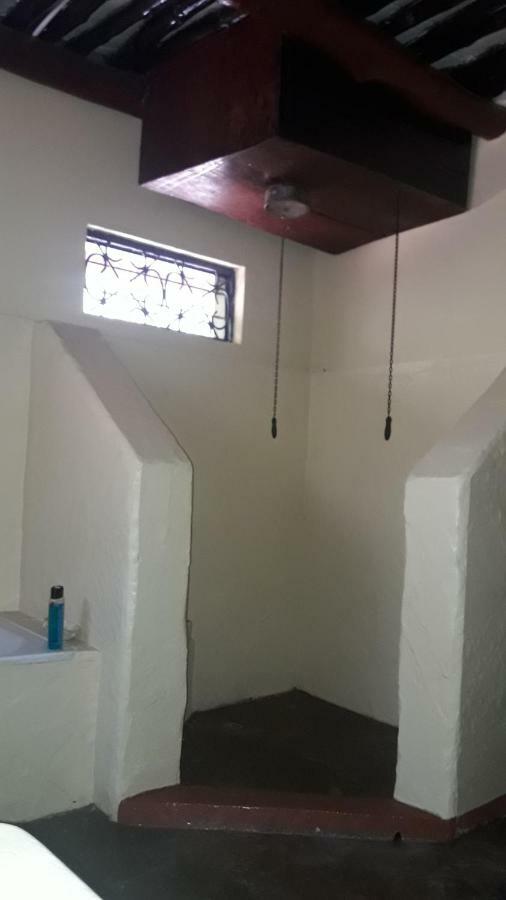 Kiloran Funzi House Panzió Kültér fotó