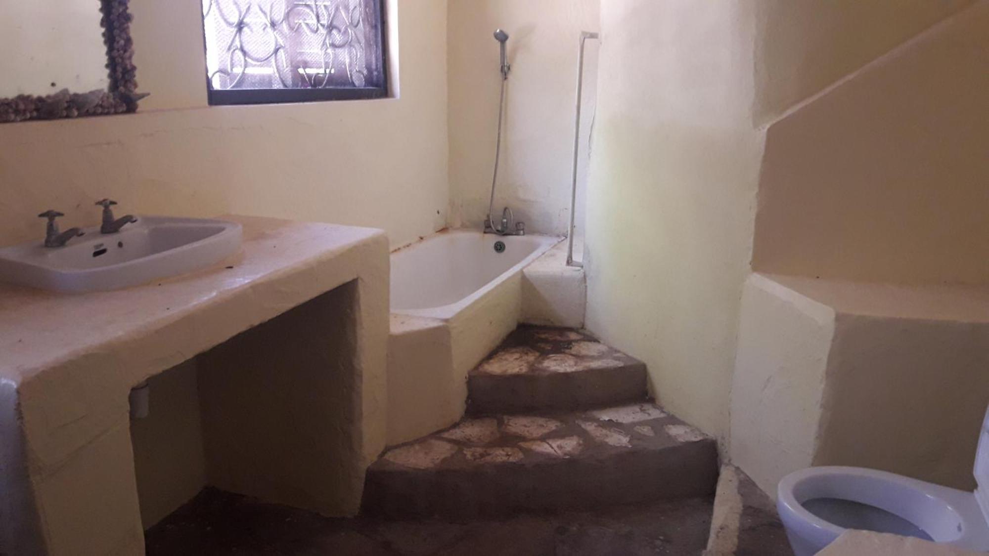 Kiloran Funzi House Panzió Kültér fotó